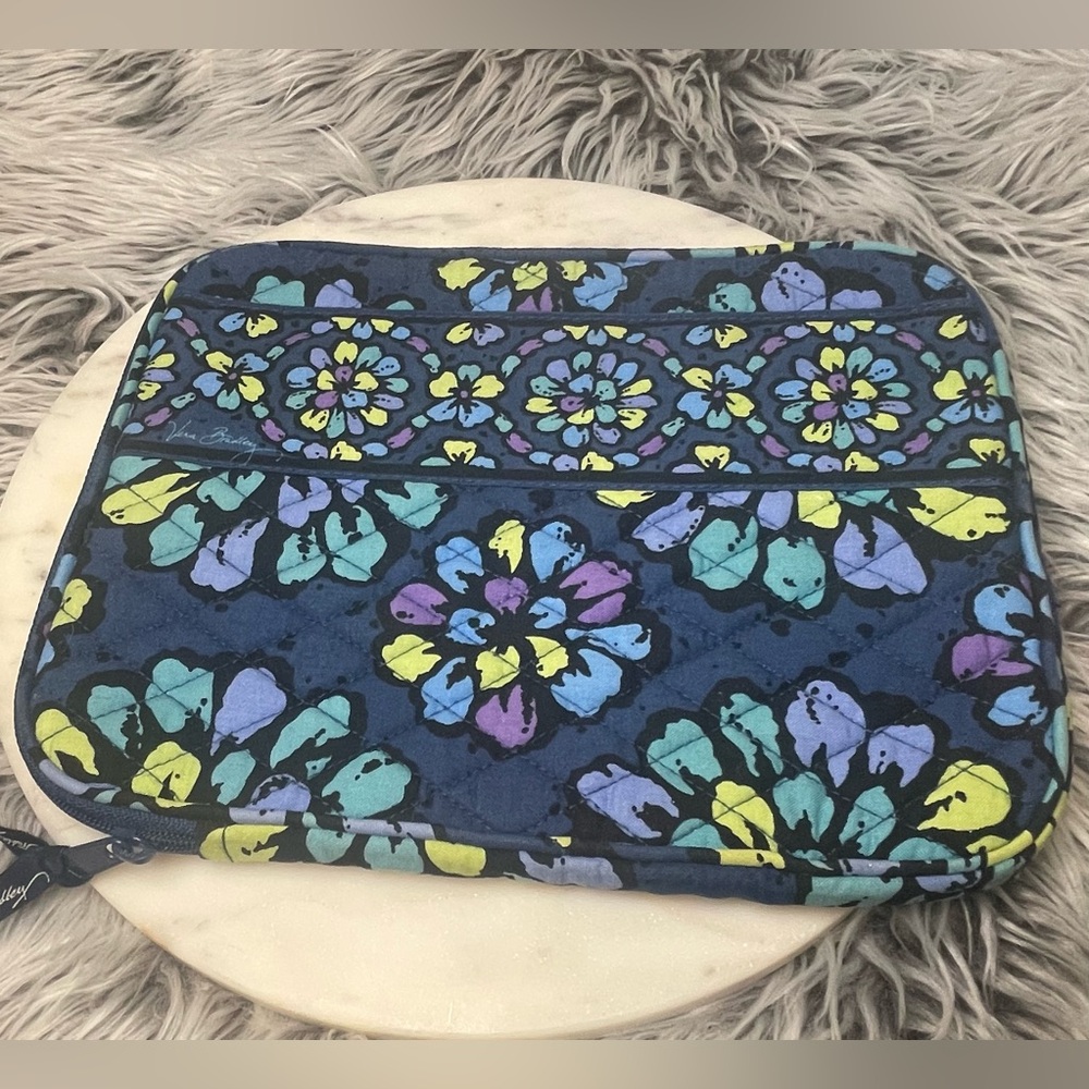 Vera Bradley Tablet/ iPad/ E Reader Sleeve Indigo Pop Padded With Zipper